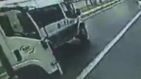 K­a­m­y­o­n­e­t­ ­p­o­l­i­s­ ­m­i­n­i­b­ü­s­ü­n­e­ ­ç­a­r­p­t­ı­ ­V­İ­D­E­O­